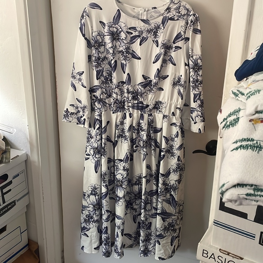 Floral Print White and Blue Dress 3/4 sleeves pleated midi dress size XL new - Picture 3 of 8